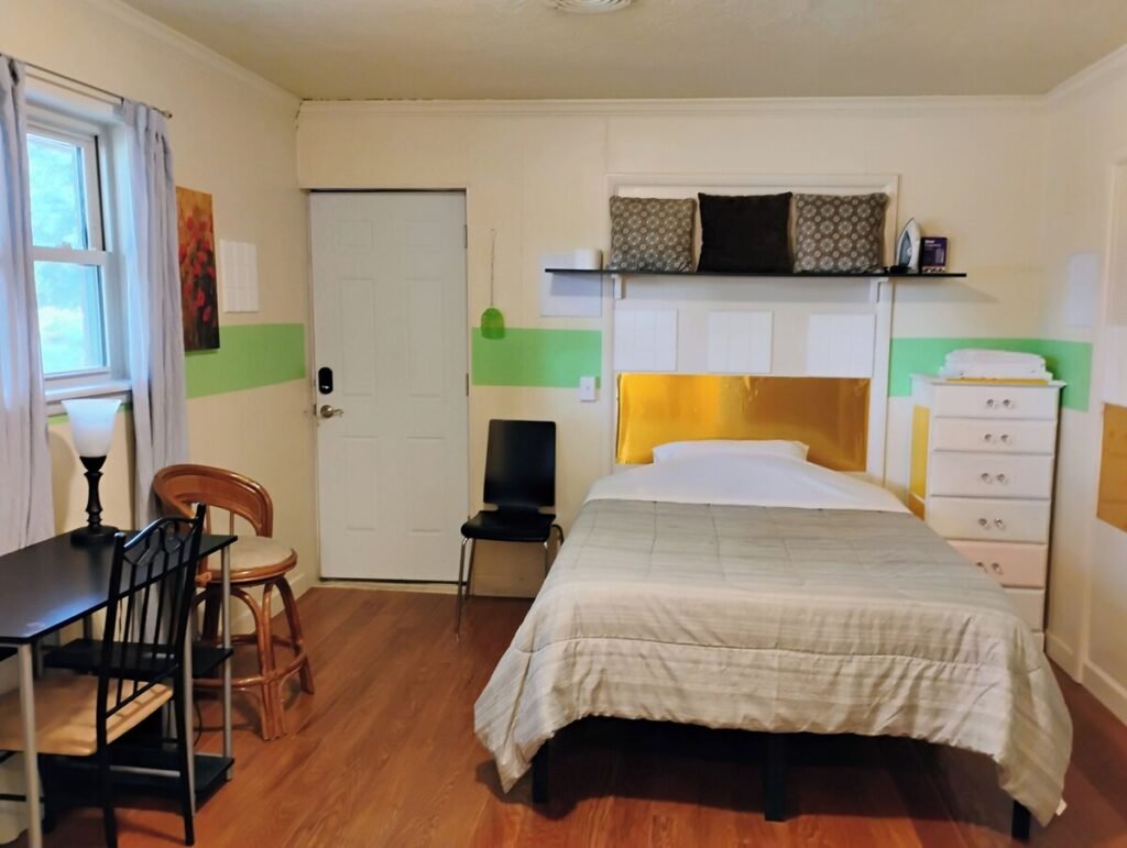 Golden Sunflower’s Apartment G, Cameron University, Comanche county hospital! <span class="mfrsm-badge mfrsm-badge-available">Available now</span>