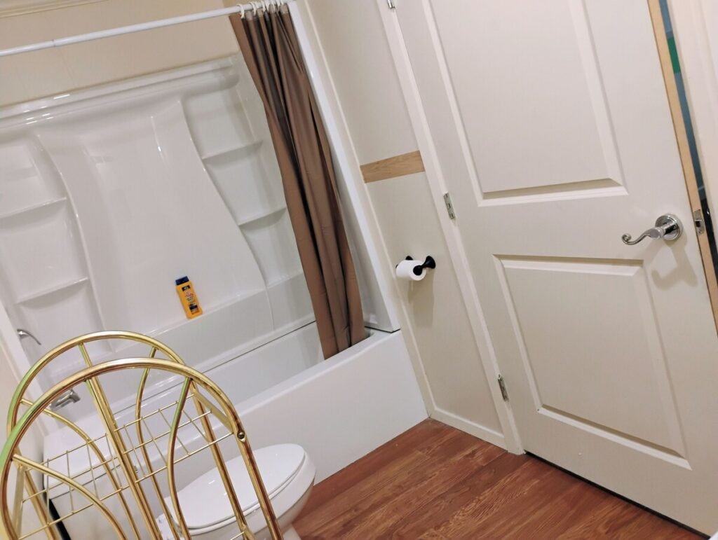 Golden Sunflower’s Apartment G, Cameron University, Comanche county hospital! <span class="mfrsm-badge mfrsm-badge-available">Available now</span>