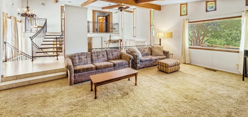 Spacious 6-bedroom Golf Villa with AC right by Lawton county club golf course <span class="mfrsm-badge mfrsm-badge-available">Available now</span>